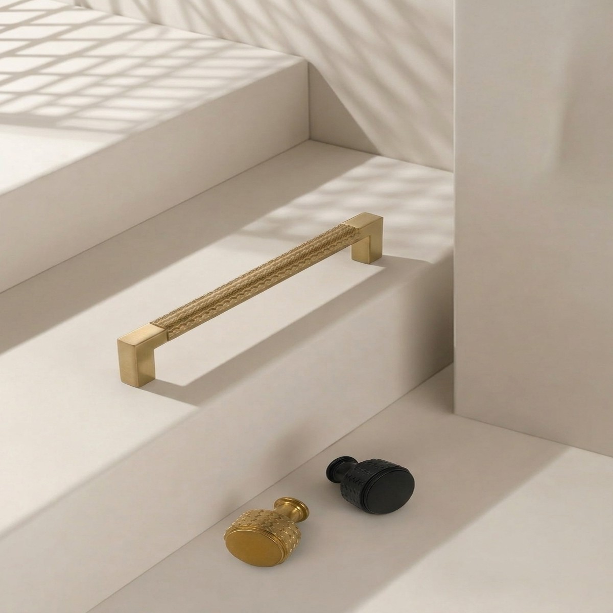 The Dundee Collection | Metropolitan Luxe Cabinet Handles & Knobs